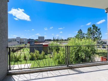 CASA EN VENTA 7 AMBIENTES CANNING