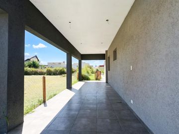 CASA EN VENTA 7 AMBIENTES CANNING