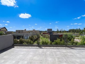 CASA EN VENTA 7 AMBIENTES CANNING
