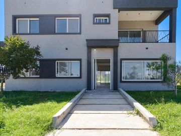 CASA EN VENTA 7 AMBIENTES CANNING