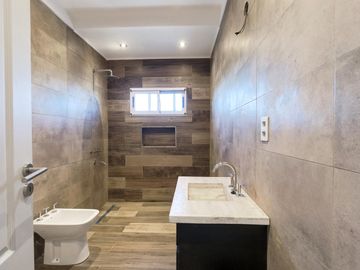 CASA EN VENTA 7 AMBIENTES CANNING