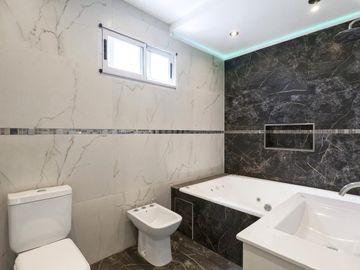 CASA EN VENTA 7 AMBIENTES CANNING