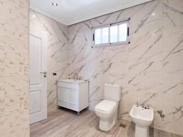 CASA EN VENTA 7 AMBIENTES CANNING