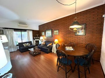 Casa de 4 ambientes en venta en Martínez