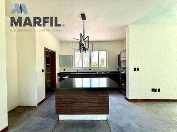 Hermosa Residencia en Venta en Condominio Privado Las Parotas Colima