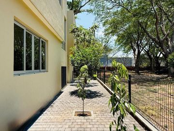 Hermosa Residencia en Venta en Condominio Privado Las Parotas Colima