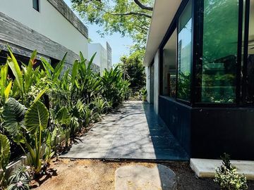 Hermosa Residencia en Venta en Condominio Privado Las Parotas Colima