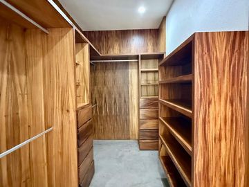 Hermosa Residencia en Venta en Condominio Privado Las Parotas Colima