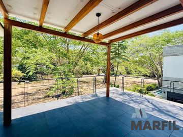 Hermosa Residencia en Venta en Condominio Privado Las Parotas Colima