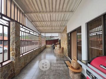 Casa esquinera en venta, Rincón Campestre, Chinchina