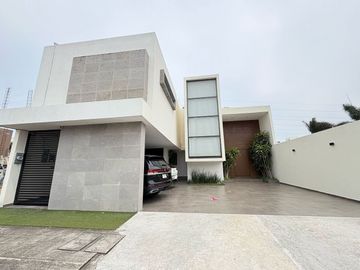 Casa Amueblada en Venta en Fraccionamiento Las Palmas, Medellín, Veracruz.