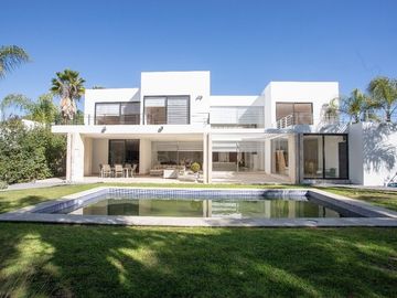 Venta Casa Balvanera country club con vista .2