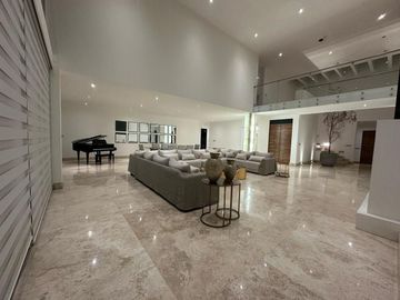 Venta Casa Balvanera country club con vista .2