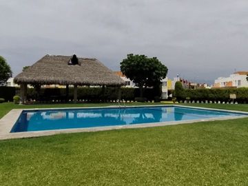 Casa en venta en condominio con vigilancia las 24hrs, Emiliano Zapata