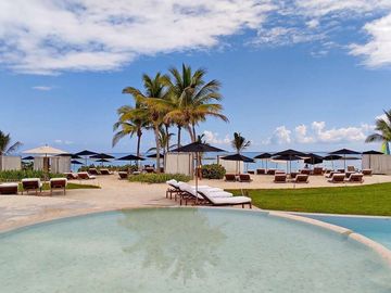 VILLA DE VANGUARDIA FRENTE AL MAR EN LA COMUNIDAD DE GOLF DE MÁS ALTO NIVEL – 5B