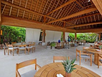 VILLA DE VANGUARDIA FRENTE AL MAR EN LA COMUNIDAD DE GOLF DE MÁS ALTO NIVEL – 5B