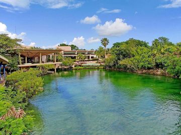 VILLA DE VANGUARDIA FRENTE AL MAR EN LA COMUNIDAD DE GOLF DE MÁS ALTO NIVEL – 5B