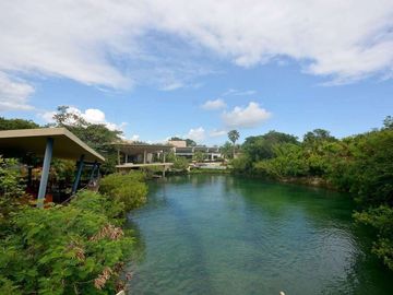 VILLA DE VANGUARDIA FRENTE AL MAR EN LA COMUNIDAD DE GOLF DE MÁS ALTO NIVEL – 5B