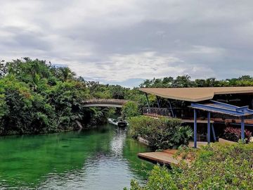 VILLA DE VANGUARDIA FRENTE AL MAR EN LA COMUNIDAD DE GOLF DE MÁS ALTO NIVEL – 5B