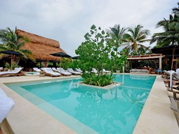 VILLA DE VANGUARDIA FRENTE AL MAR EN LA COMUNIDAD DE GOLF DE MÁS ALTO NIVEL – 5B