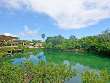 VILLA DE VANGUARDIA FRENTE AL MAR EN LA COMUNIDAD DE GOLF DE MÁS ALTO NIVEL – 5B