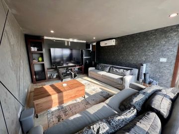 Casa en venta en Yucatán Country Club, privada Kanha con vista a lago.