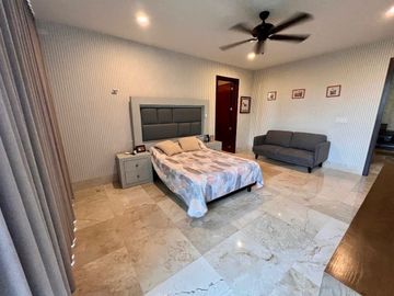 Casa en venta en Yucatán Country Club, privada Kanha con vista a lago.