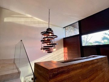Casa en venta en Yucatán Country Club, privada Kanha con vista a lago.