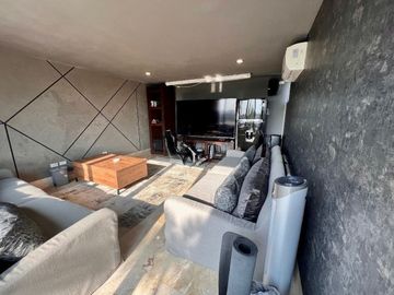 Casa en venta en Yucatán Country Club, privada Kanha con vista a lago.