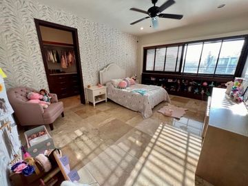 Casa en venta en Yucatán Country Club, privada Kanha con vista a lago.