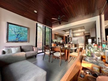 Casa en venta en Yucatán Country Club, privada Kanha con vista a lago.