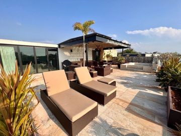 Casa en venta en Yucatán Country Club, privada Kanha con vista a lago.