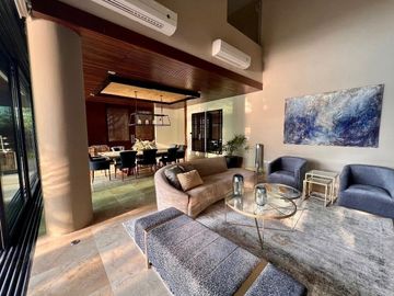Casa en venta en Yucatán Country Club, privada Kanha con vista a lago.