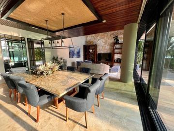 Casa en venta en Yucatán Country Club, privada Kanha con vista a lago.