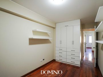 Departamento con terraza en 1er piso elevado a pasos del Pentagonito