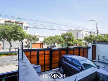 Departamento con terraza en 1er piso elevado a pasos del Pentagonito