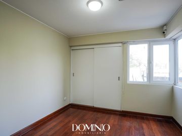 Departamento con terraza en 1er piso elevado a pasos del Pentagonito