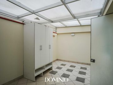 Departamento con terraza en 1er piso elevado a pasos del Pentagonito