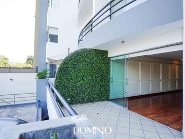 Departamento con terraza en 1er piso elevado a pasos del Pentagonito