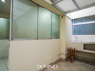 Departamento con terraza en 1er piso elevado a pasos del Pentagonito