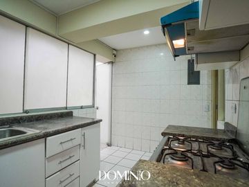 Departamento con terraza en 1er piso elevado a pasos del Pentagonito