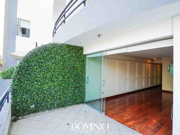 Departamento con terraza en 1er piso elevado a pasos del Pentagonito