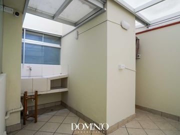 Departamento con terraza en 1er piso elevado a pasos del Pentagonito