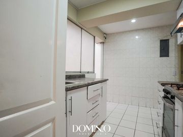 Departamento con terraza en 1er piso elevado a pasos del Pentagonito