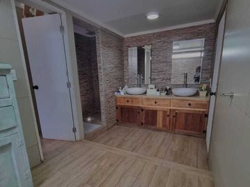 Casa en venta en LA REINA