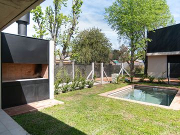 Casa a estrenar City bell 3 dormitorios+pileta