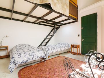 DUPLEX 3 AMB C/ PATIO Y COCHERA - VENTA/ SAN TELMO