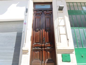 DUPLEX 3 AMB C/ PATIO Y COCHERA - VENTA/ SAN TELMO