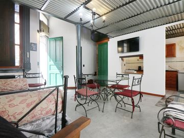 DUPLEX 3 AMB C/ PATIO Y COCHERA - VENTA/ SAN TELMO