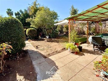 Oficina en Venta en Casa Uso Comercial Con Gran Terreno, a Pasos de Metro, La Reina